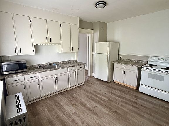 2nd image of 58-60 Sidney St #58