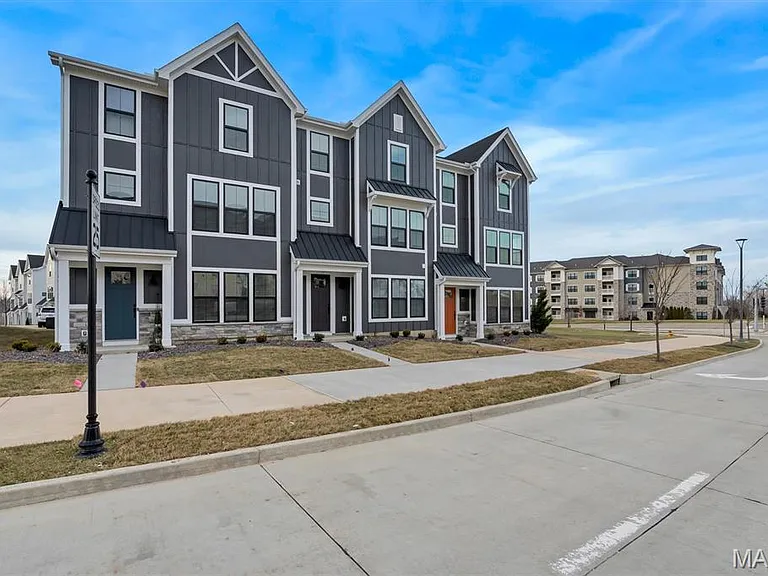 306 Indigo Ct — Photo 4