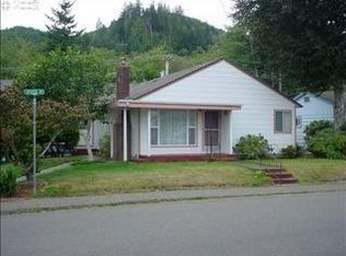 2210 Arthur Dr, Reedsport, OR 97467