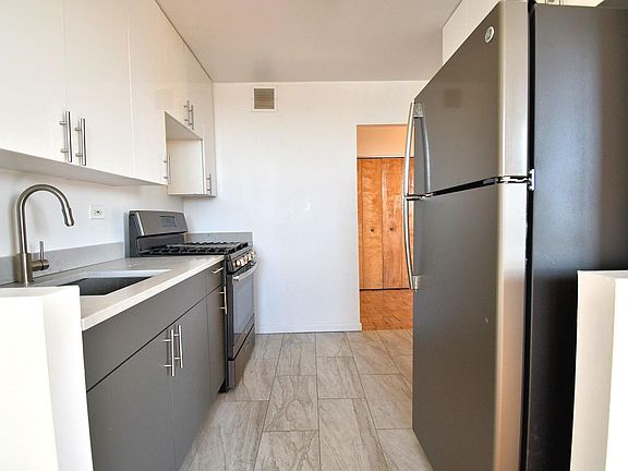 4th image of 245 S Lexington Ave