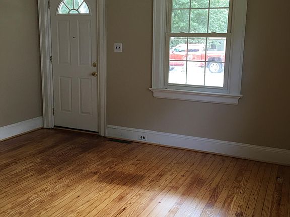 4th image of 218 Earl St