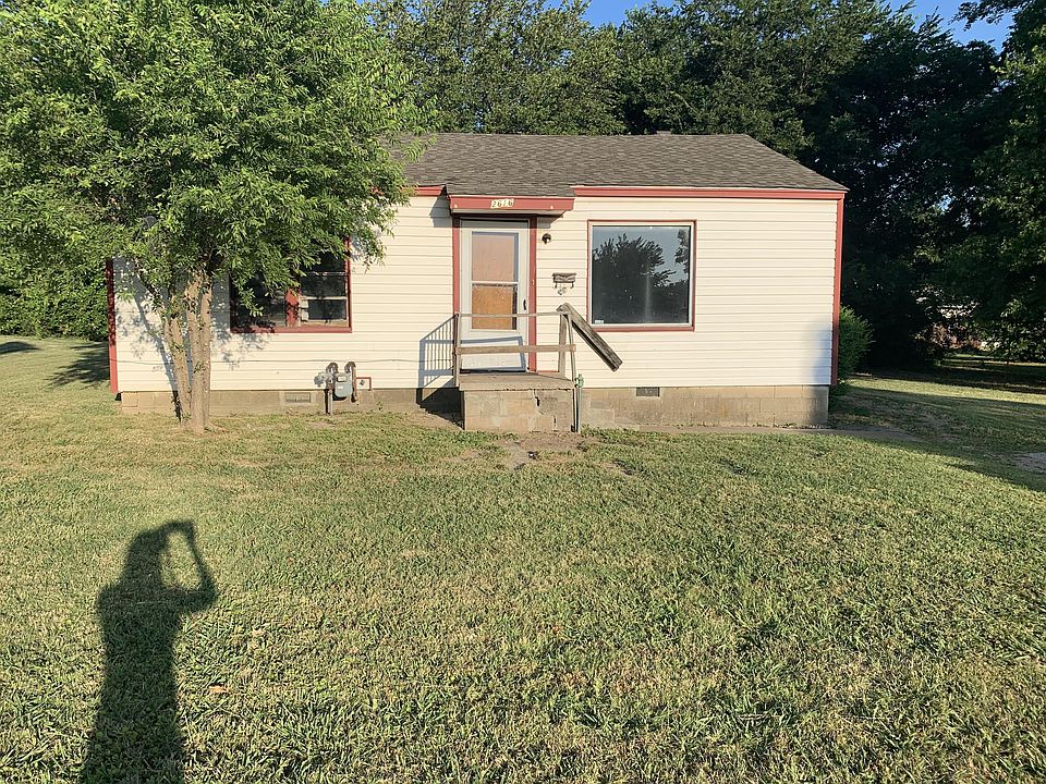 1st image of 2616 N Quincy Ave