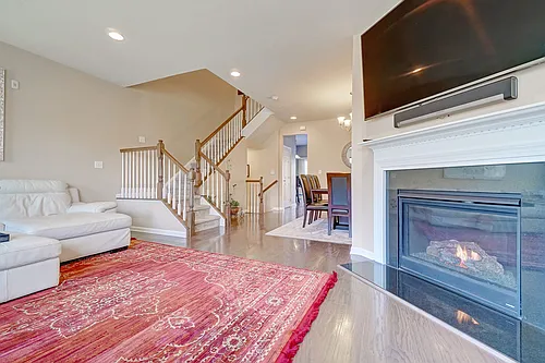 7 Eisenhower Ln Photo 1