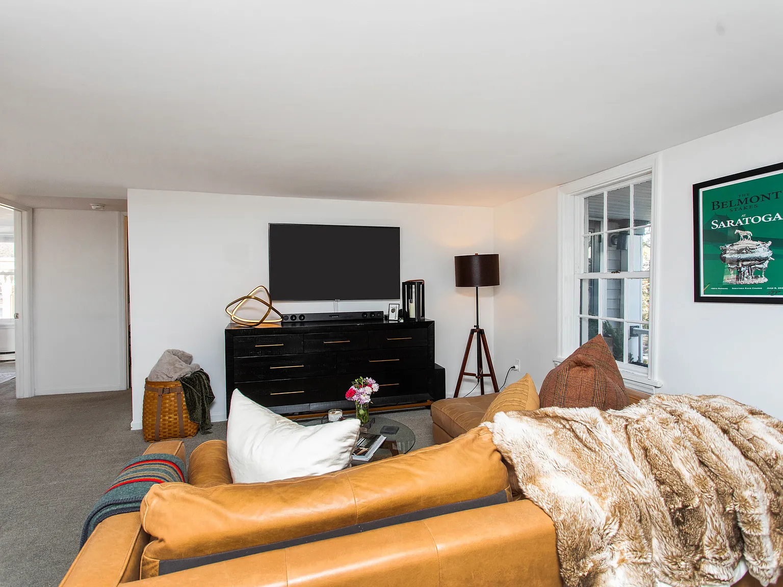 2 bed, 900 sqft, $1,995 — Photo 2