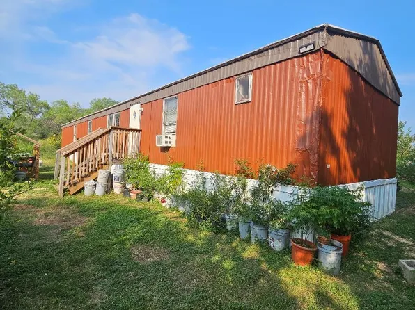113 Maple St, Jourdanton, TX 78026