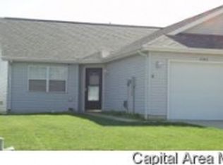 2302 White Oaks Dr, Taylorville, IL 62568