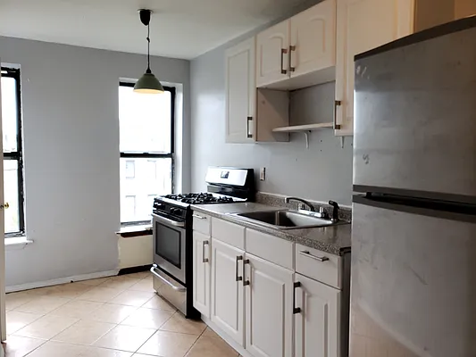 Rented by Signature Property Realty | media 10