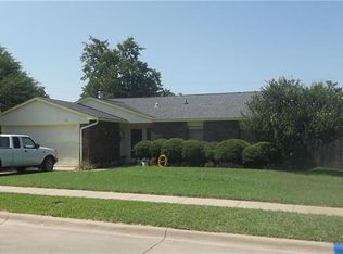 7001 Blackberry Dr, Arlington, TX 76016