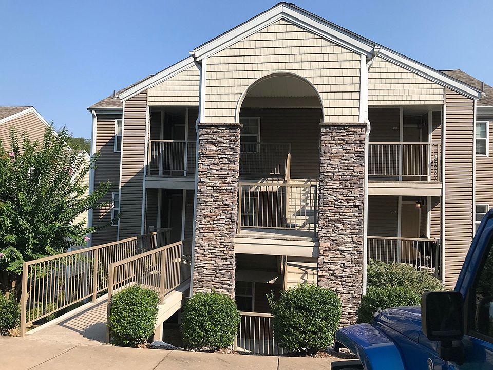 1st image of 205 Westwood Dr