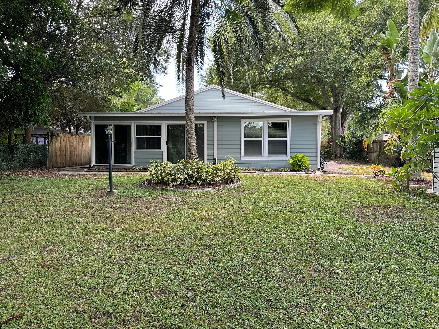 3 bed, 1215 sqft, $2,490 — Photo 3