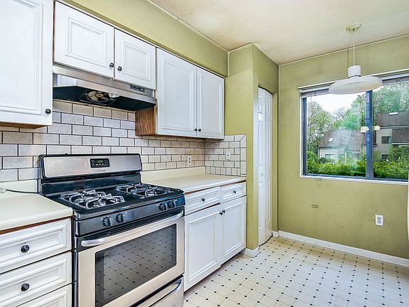 4 Steven Dr Unit 3 Ossining, NY (06 of 11).jpg
