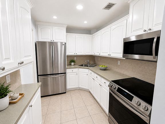 3rd image of 3125 Oakland Shores Dr #B-202