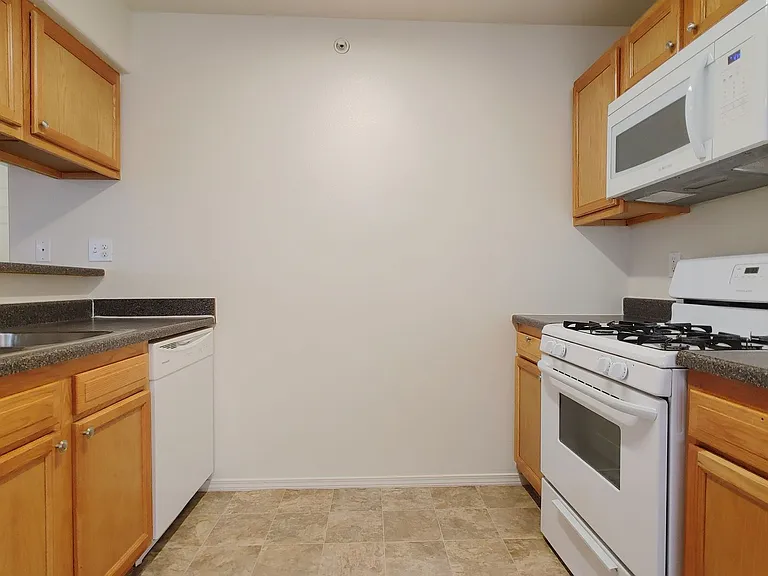 509 Valencia Dr SE — Photo 4