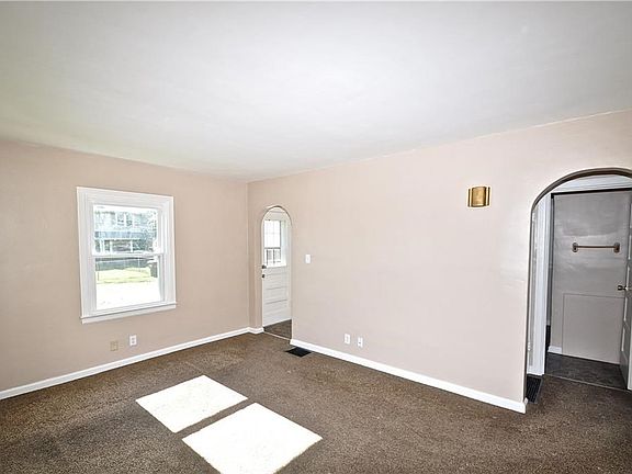 2nd image of 225 Hall St