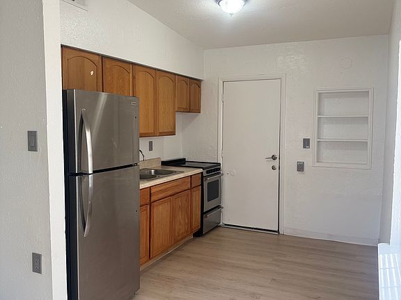 5th image of 2584 Wisteria St