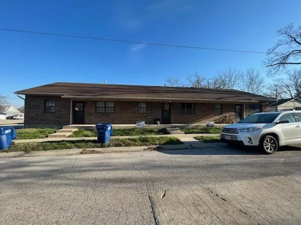 100 E Brasfield St, Smithville, MO 64089