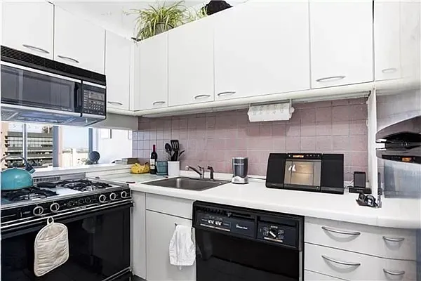 Rented by Corcoran | media 22