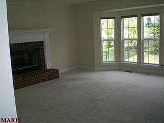 4th image of 201 Fox Haven Ct