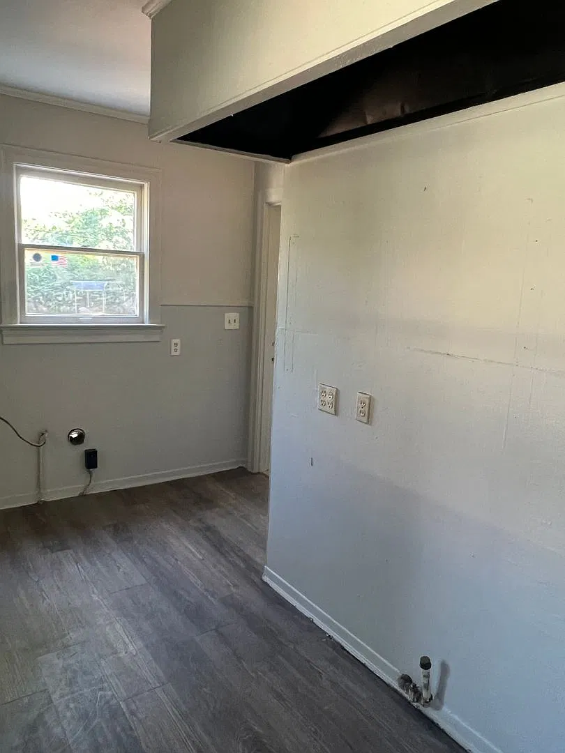 2 Bedroom 1 Bath — Photo 4