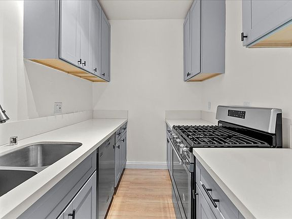5th image of 1475 W Adams Blvd APT 105