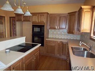 4th image of 37 Westwood Dr