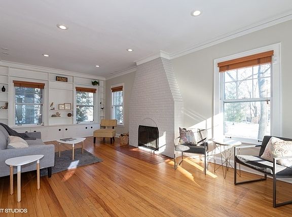 2nd image of 215 Wood Ct