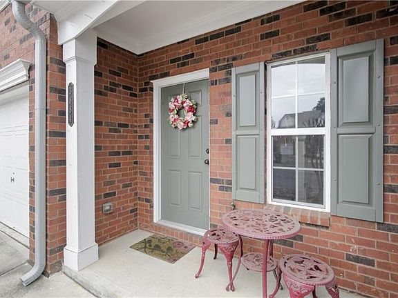 3rd image of 3884 Pleasant Oaks Dr