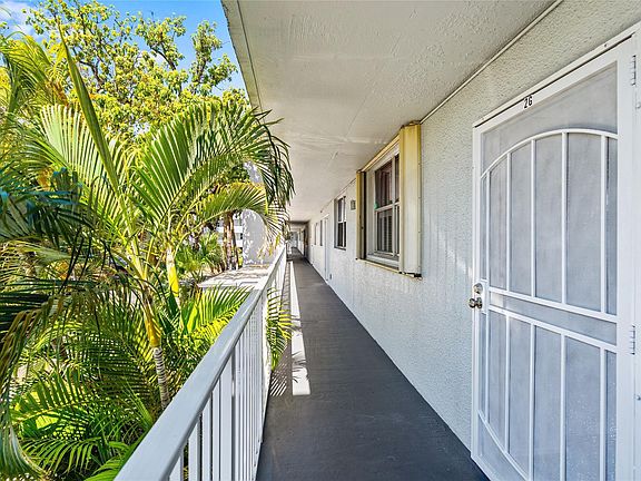 4th image of 105 Royal Park Drive #2g
