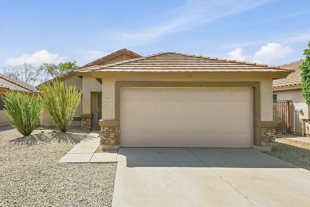 3 bed, 2.0 bath, 1330 sqft, $1,960 — Photo 1
