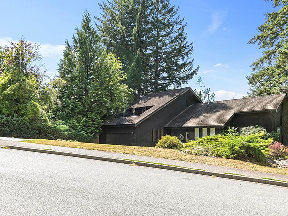 2nd image of 2704 Saint Moritz Way