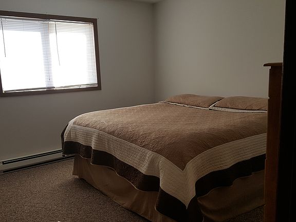 5th image of 840 E 6th St APT 6