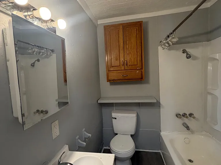 217-219 2nd St #219 — Photo 10