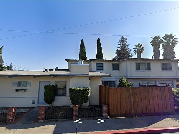 Curtiss St. street view second unit shows on the right.