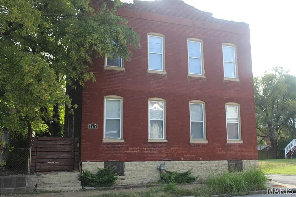 3 bed, 2.0 bath, 1863 sqft, $2,000 — Photo 1