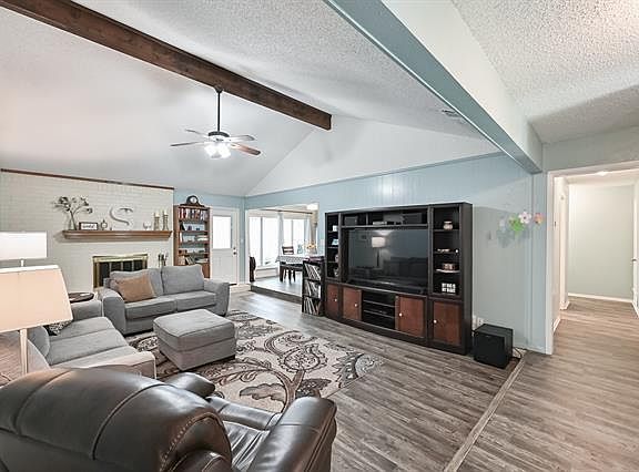 3rd image of 2202 Shady Park Dr
