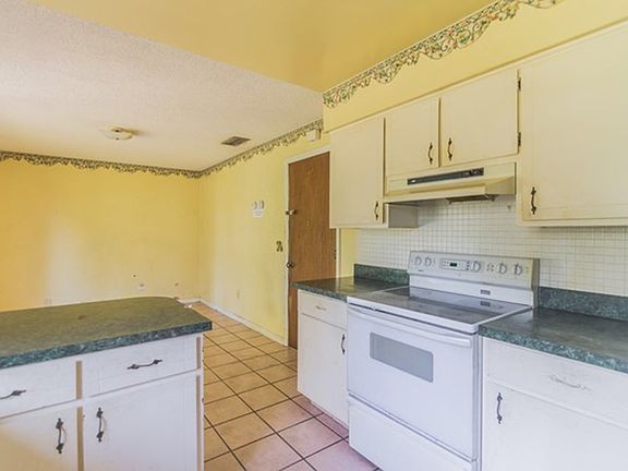 3rd image of 4995 Melissa Dr