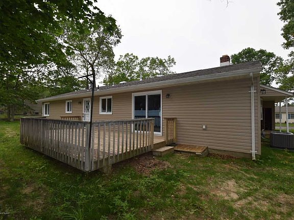 2nd image of 828 Tappan St