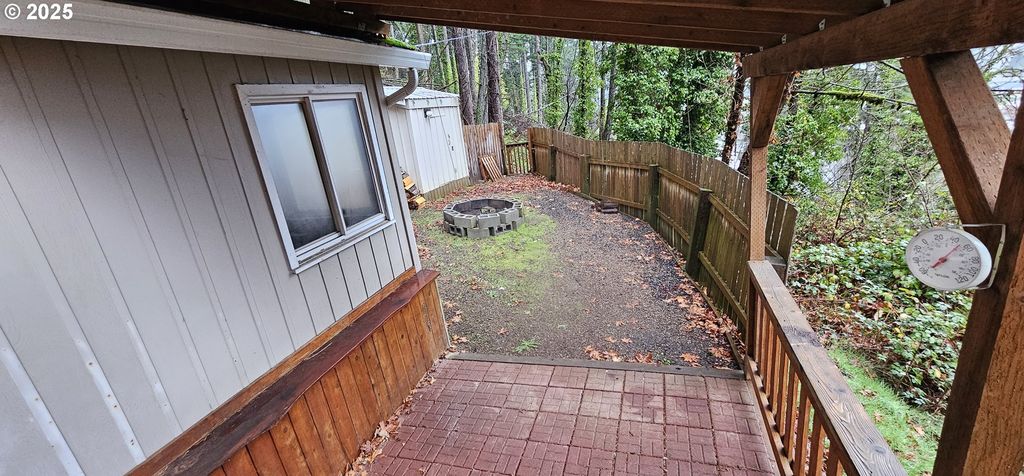 420 W D Ave, Drain, OR - View 3