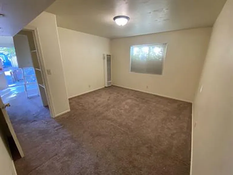 1213 Spear Ave — Photo 4