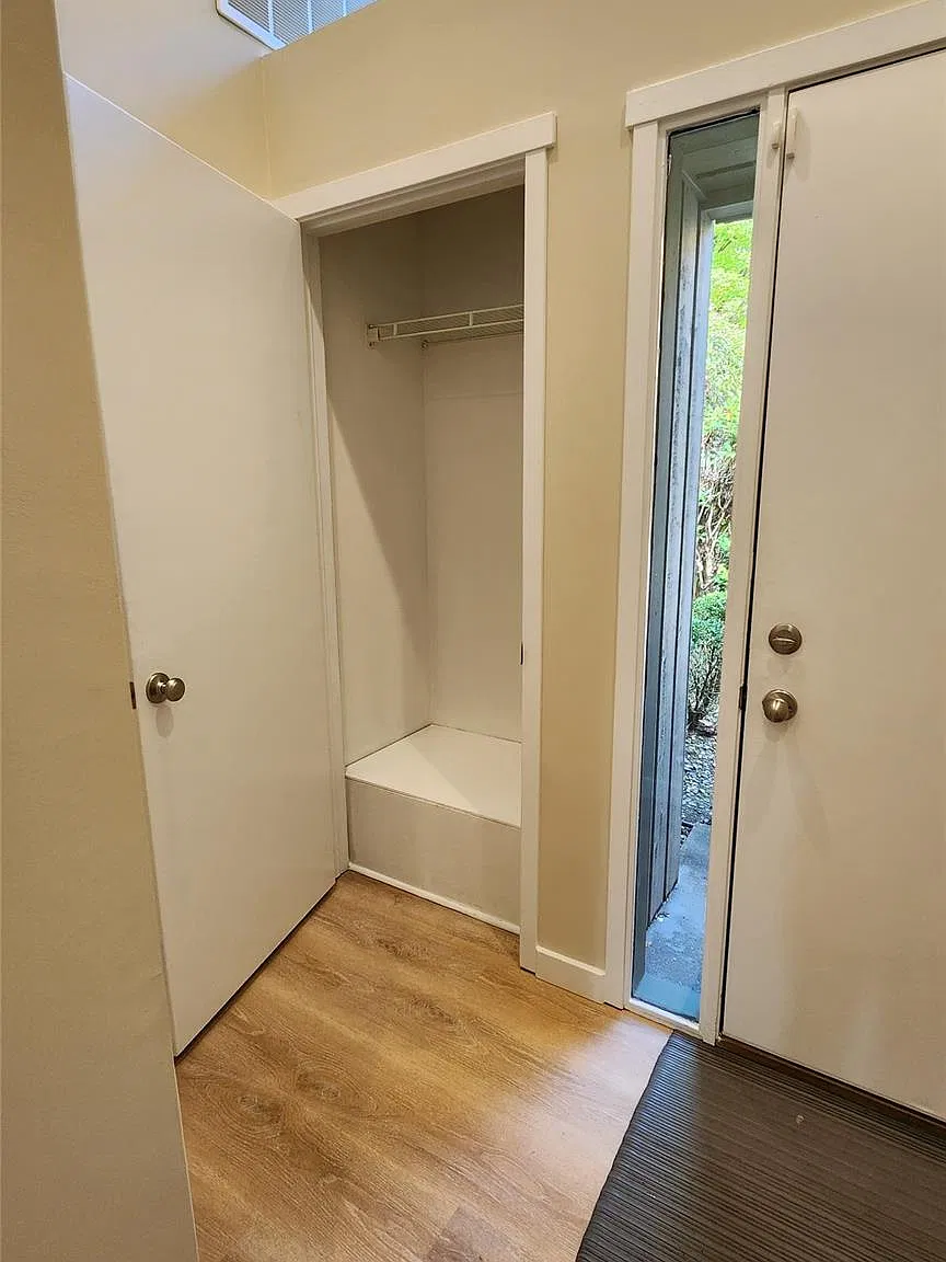1 bed, 1.5 bath, 967 sqft, $3,500 — Photo 3
