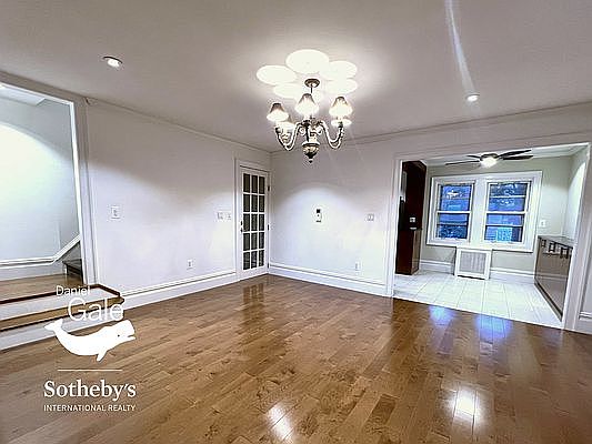 4th image of 154 Burns St Floor 3