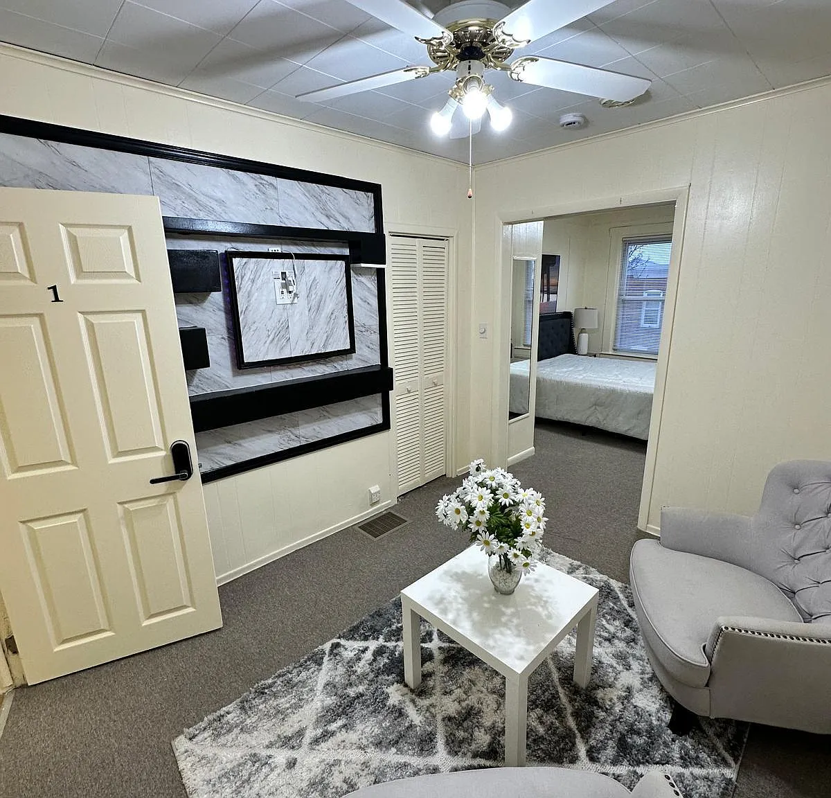 4 bed, 2.0 bath, 1240 sqft, $910 — Photo 1