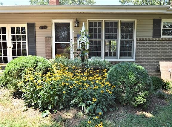 3rd image of 1928 Marigold Ln SE