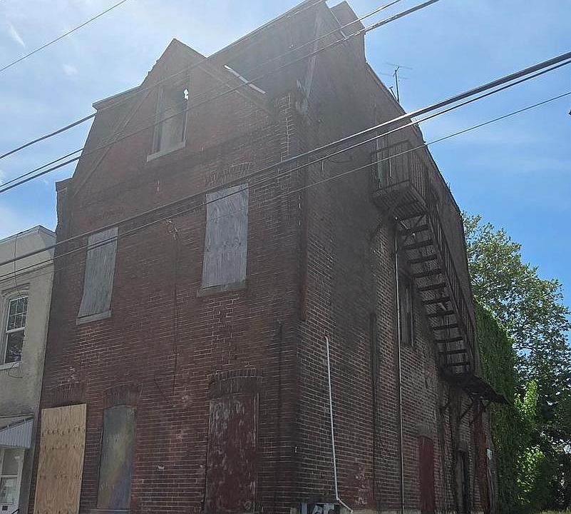 2nd image of 1018 Upland St