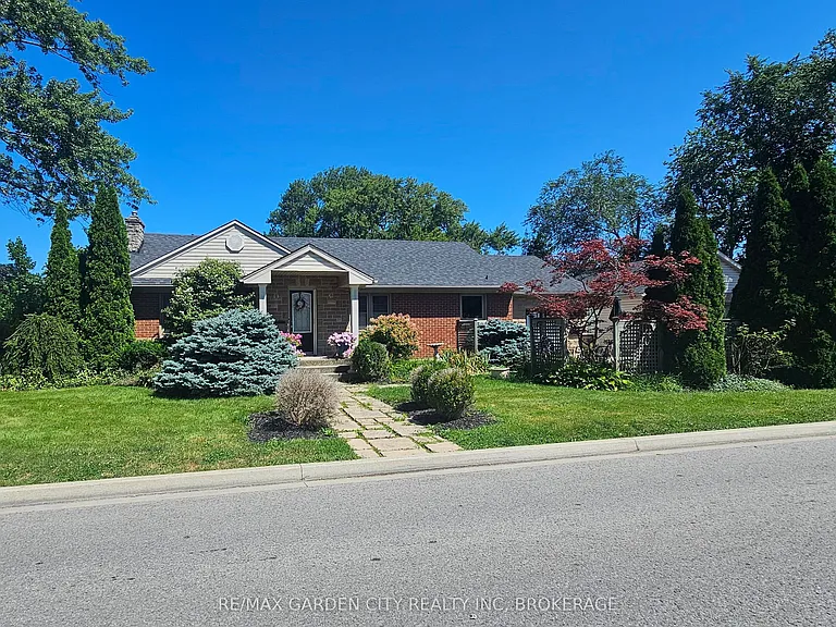 139 South Dr — Photo 1