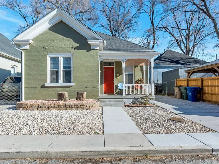 661 S Park St — Photo 13