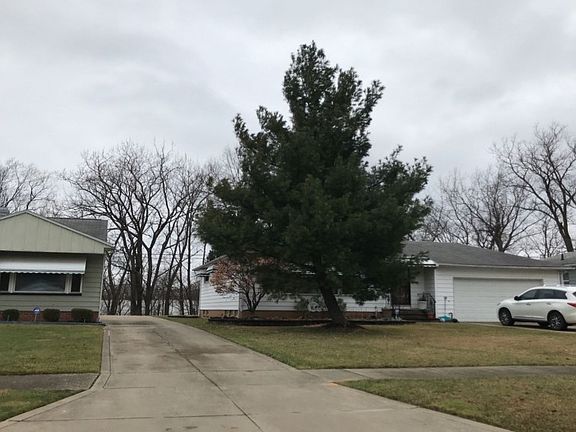 3rd image of 250 Bexley Dr