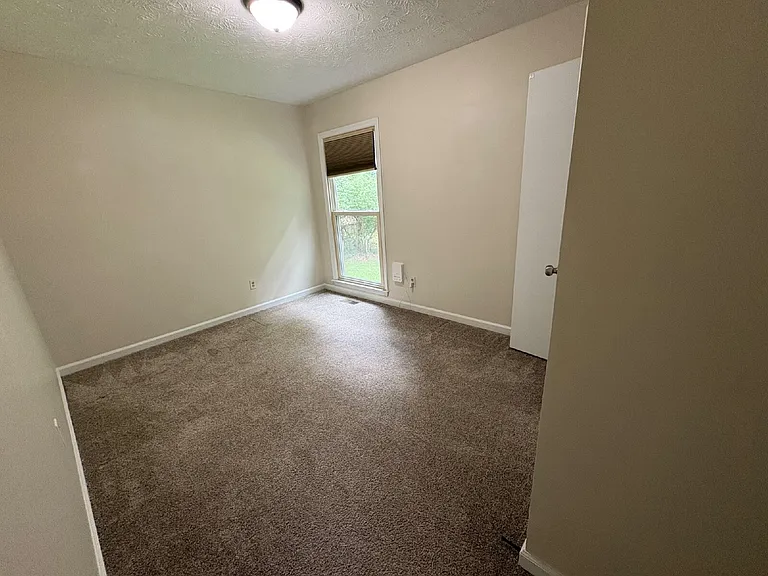491 Oates Dr — Photo 15
