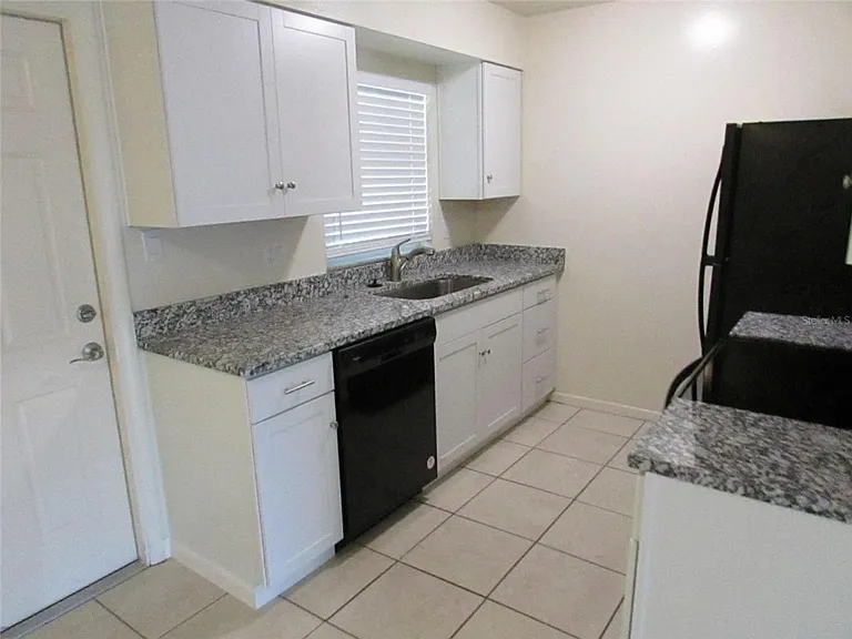 822 S Lone Oak Dr — Photo 3