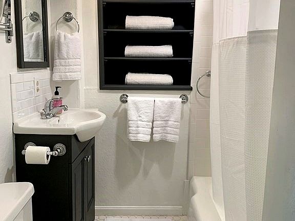 5th image of 63 Washington St #2